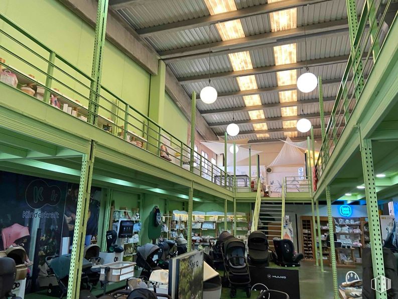 Industrial for rent at Polígono industrial Norte, San Sebastián de los Reyes, Madrid, 28700 with clothing, lighting, chair, ceiling, shelf, shelving and cleanliness around