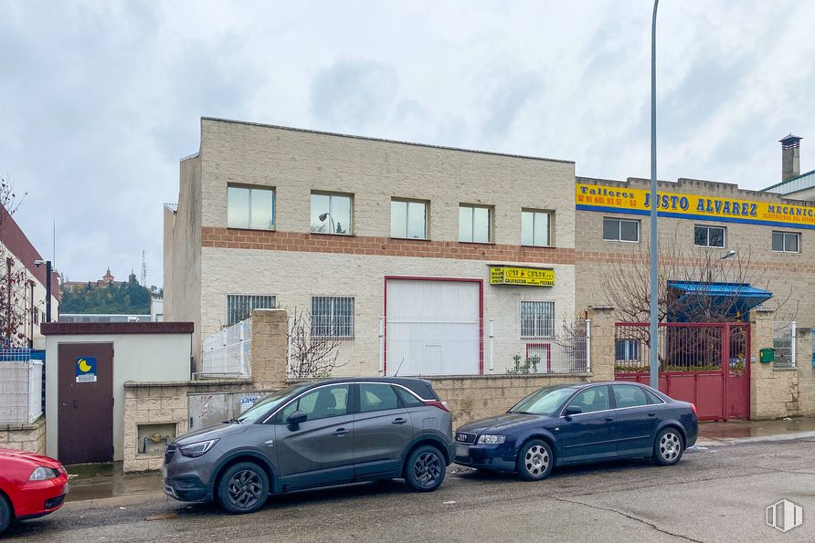 Nave en alquiler en Calle Adaptación, Getafe, Madrid, 28906 con coche, rueda, neumático, edificio, luz de estacionamiento, vehículo terrestre, cielo, vehículo, propiedad y nube alrededor