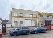 Nave en alquiler en Calle Adaptación, Getafe, Madrid, 28906 con coche, rueda, neumático, edificio, luz de estacionamiento, vehículo terrestre, cielo, vehículo, propiedad y nube alrededor