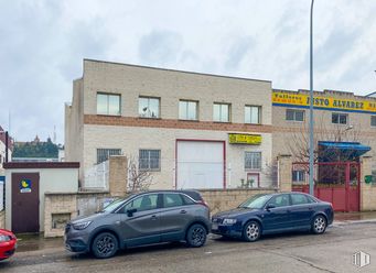 Nave en alquiler en Calle Adaptación, Getafe, Madrid, 28906 con coche, rueda, neumático, edificio, luz de estacionamiento, vehículo terrestre, cielo, vehículo, propiedad y nube alrededor