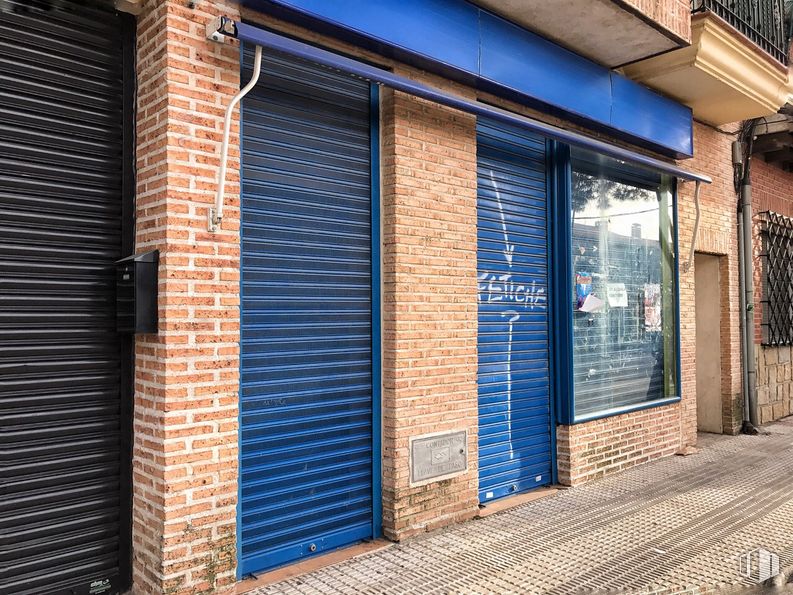 Retail for sale & for rent at Calle Real, 84, Yuncos, Toledo, 45210 with window blind, window, property, blue, fixture, brickwork, brick, wood, architecture and shade around