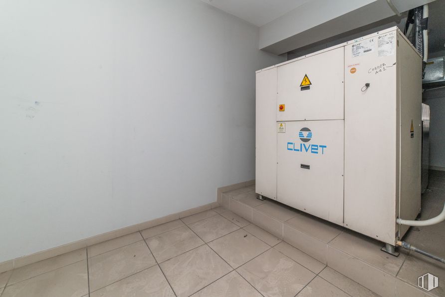 Local en venta en Paseo Santa María de la Cabeza, 85, Arganzuela, Madrid, 28019 con ebanistería, gas, suelos, accesorio, máquina, electricidad, cableado eléctrico, material compuesto, suministro eléctrico y ingeniería alrededor