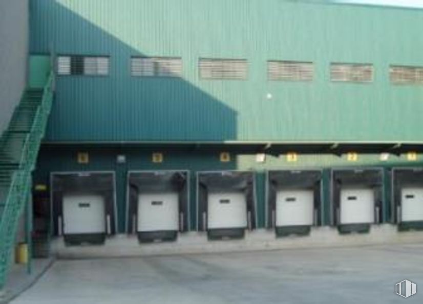 Industrial for rent at Calle Cataluña, 15, Esquivias, Toledo, 45221 with waste container around