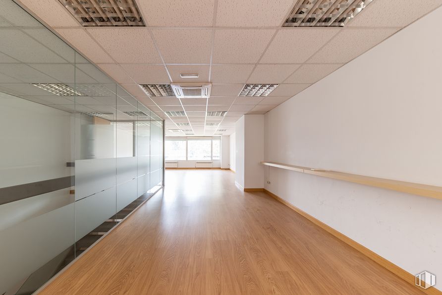 Oficina en venta en Calle Maestro Ángel Llorca, Chamberí, Madrid, 28003 con ebanistería, accesorio, edificio, madera, diseño de interiores, pasillo, pavimentos, piso, rectángulo y madera alrededor