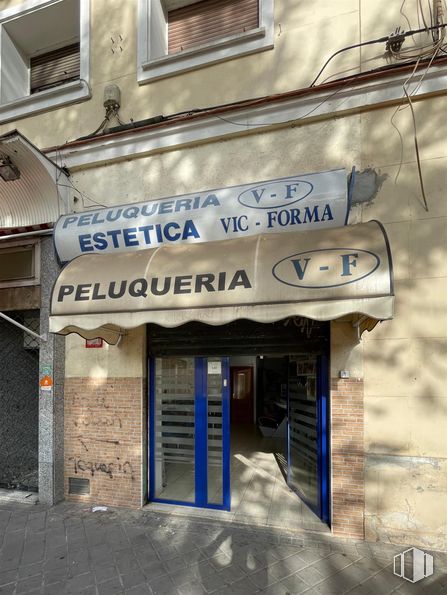 Local en alquiler en Barrio de la Concepción, Ciudad Lineal, Madrid, 28027 con ventana, puerta, propiedad, pared, barrio, fuente, fachada, madera, gas y ladrillo alrededor