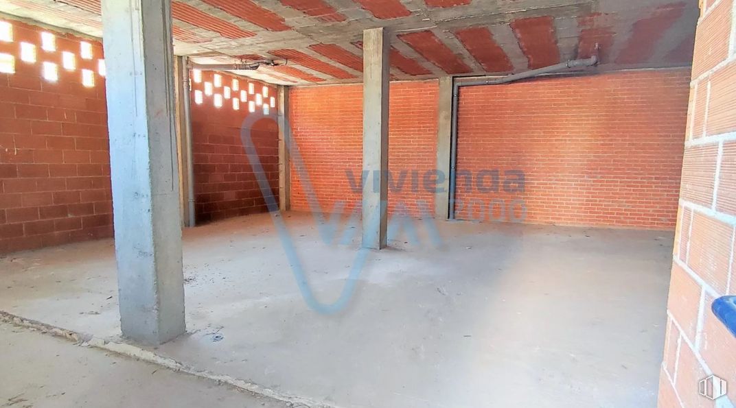 Retail for sale at Calle Julián Berrendero, 14, San Agustín del Guadalix, Madrid, 28750 with wood, brick, floor, building, brickwork, composite material, flooring, building material, gas and concrete around