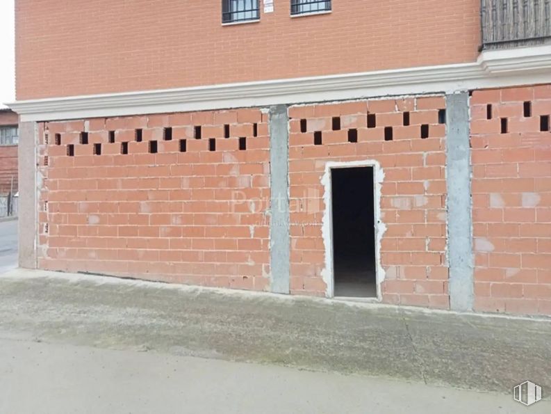 Retail for sale at Calle Dulcinea, Recas, Toledo, 45211 with building, brickwork, brick, window, building material, wood, road surface, composite material, facade and asphalt around