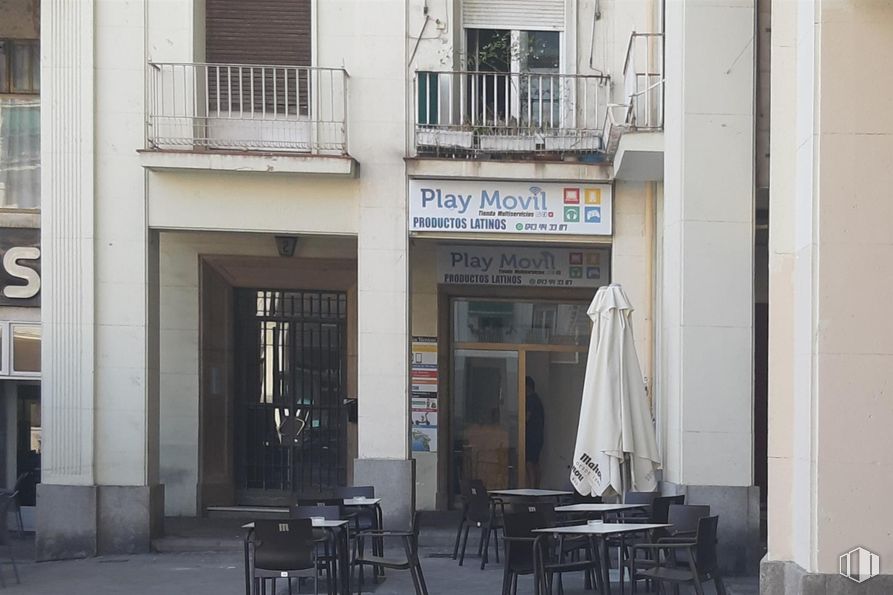 Retail for sale at Plaza Virgen del Romero, Ciudad Lineal, Madrid, 28027 with window, chair, kitchen & dining room table, building, door, neighbourhood, facade, city, road and mixed-use around