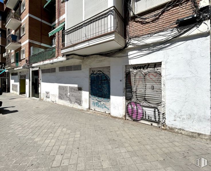 Local en venta en Calle López Grass, Puente de Vallecas, Madrid, 28038 con edificio, ventana, superficie de la carretera, diseño urbano, pared, puerta, fachada, madera, tintes y matices y casa alrededor