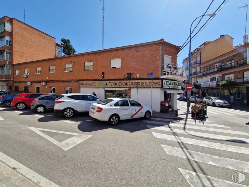 Local en venta en Zona Descubridores, Leganés, Madrid, 28911 con coche, edificio, rueda, luz de estacionamiento, vehículo terrestre, cielo, neumático, propiedad, vehículo y ventana alrededor