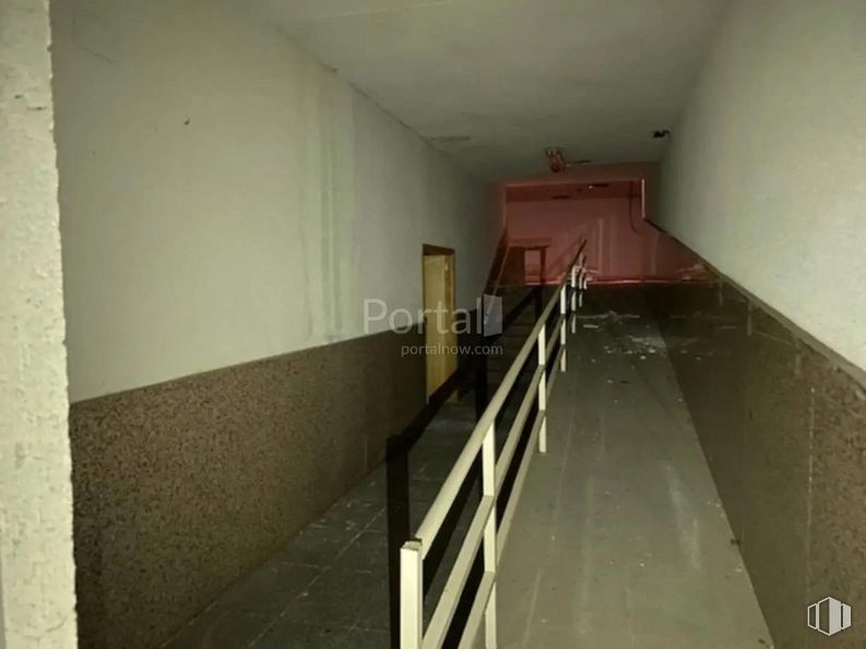 Retail for sale at Calle Manzanar, Recas, Toledo, 45211 with wood, building, fixture, floor, house, flooring, material property, ceiling, stairs and door around