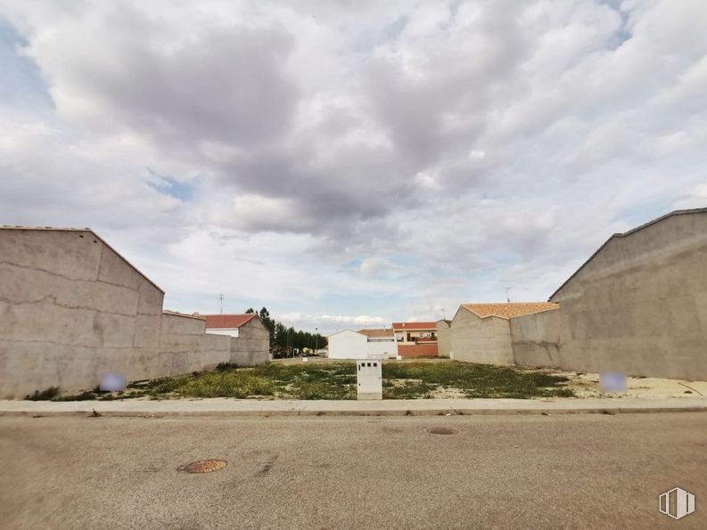 Land for sale at Casco urbano, Mora, Toledo, 45400 with house, cloud, sky, plant, road surface, asphalt, land lot, building, landscape and road around