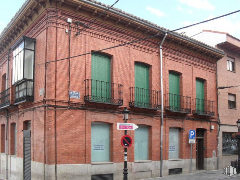 Local en venta en Plaza Pueblo, 1, Colmenar Viejo, Madrid, 28770 con ventana, edificio, propiedad, cielo, accesorio, nube, arquitectura, ladrillo, barrio y albañilería alrededor