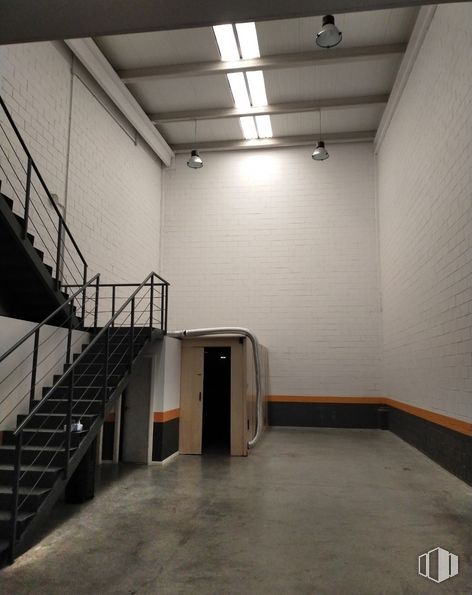 Industrial for rent at Avenida Palmeras, Ciempozuelos, Madrid, 28350 with stairs, fixture, architecture, building, wall, hall, flooring, ceiling, wood and space around