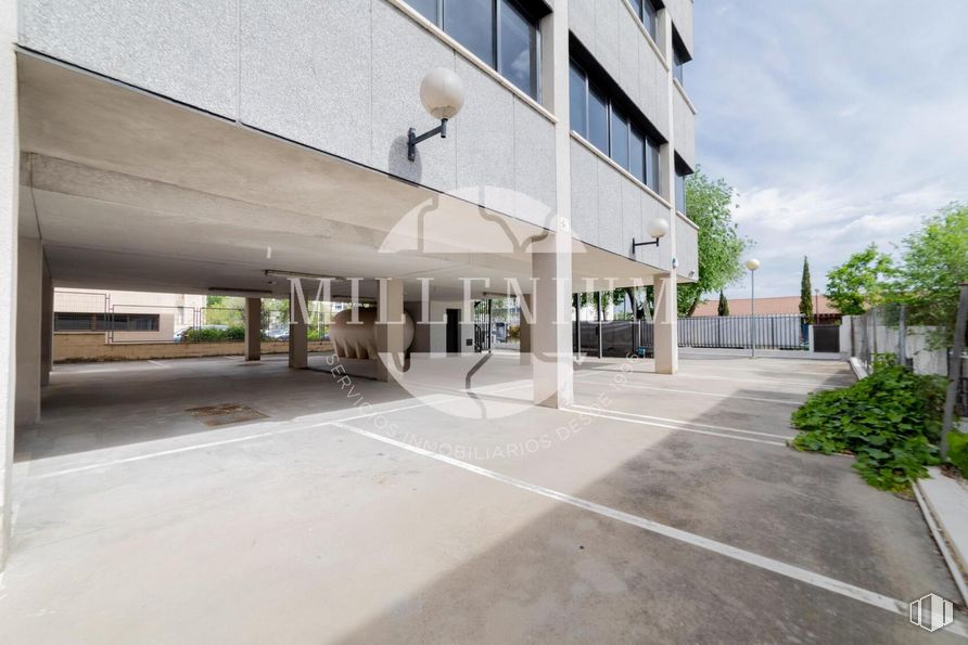 Oficina en alquiler y venta en Avenida Artesanos, 48, Tres Cantos, Madrid, 28760 con planta de interior, ventana, propiedad, edificio, planta, diseño urbano, inmobiliario, accesorio, fachada y condominio alrededor