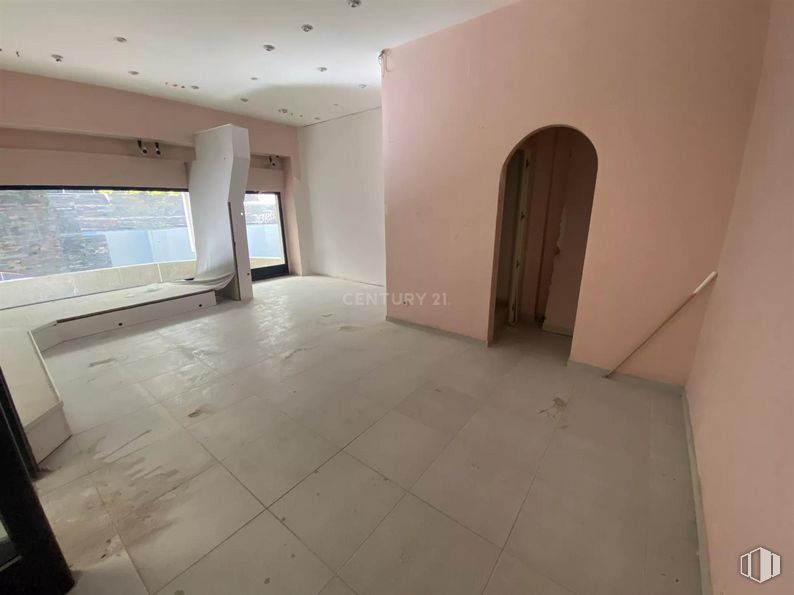 Retail for sale & for rent at Calle Cañadilla, Las Rozas de Madrid, Madrid, 28230 with window, fixture, wood, floor, flooring, building, hall, tile flooring, hardwood and ceiling around