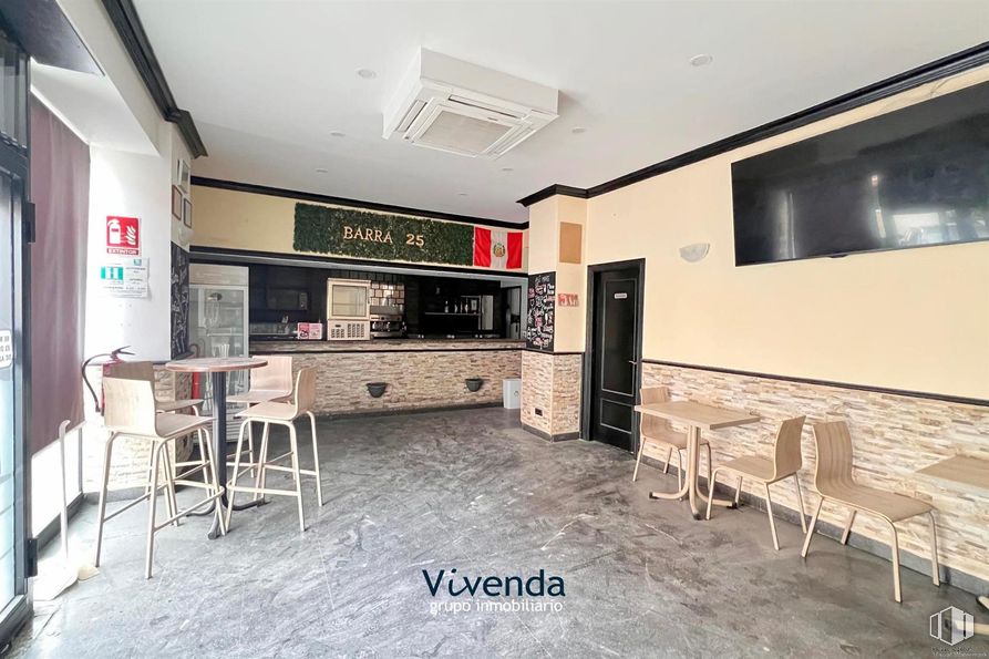 Retail for sale at Zona Suroeste, Móstoles, Madrid, 28934 with chair, table, door, floor, flooring, restaurant and tile around