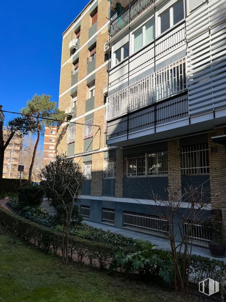 Oficina en venta en Zona Hispanoamérica, Chamartín, Madrid, 28016 con edificio, ventana, planta, cielo, diseño urbano, condominio, árbol, bienes raíces, fachada y bloque de torres alrededor