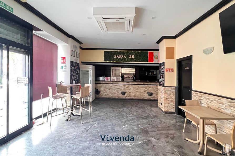 Retail for sale at Zona Suroeste, Móstoles, Madrid, 28934 with chair, table, flooring, floor, ceiling, tile, hall, restaurant and tile flooring around