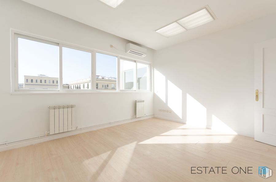 Office for rent at Calle General Oraá, Salamanca, Madrid, 28006 with lighting, window, building, fixture, wood, hall, interior design, floor, flooring and shade around