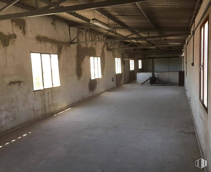 Industrial for sale at Calle Colmena, 8, San Martín de Valdeiglesias, Madrid, 28680 with window, fixture, wood, building, floor, hall, flooring, composite material, concrete and tints and shades around