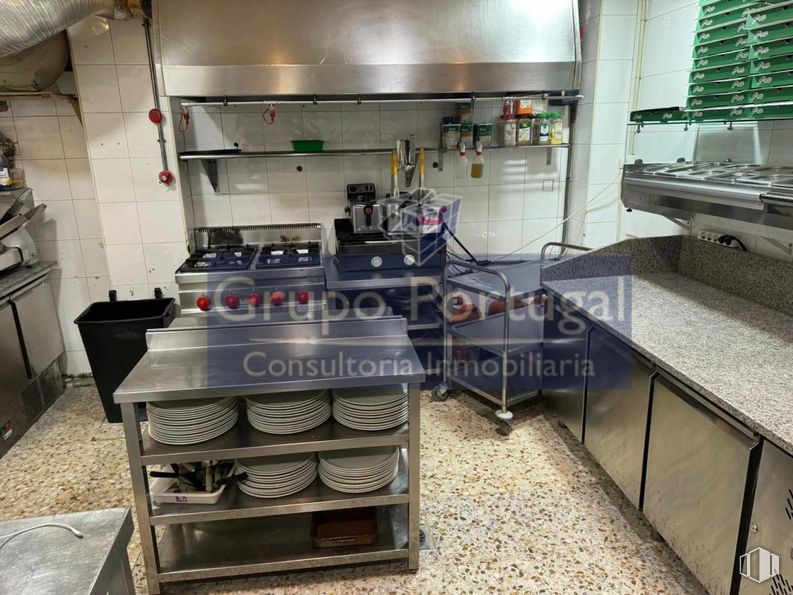 Local en alquiler en Barrio de Santo Domingo, Alcorcón, Madrid, 28921 con aparato de cocina, cocina, encimera, comida, electrodoméstico, electrodoméstico, cocina, estufa, ebanistería y estufa de gas alrededor