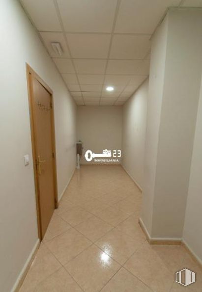 Retail for sale at Centro urbano, Yeles, Toledo, 45220 with door, floor, flooring, ceiling and tile flooring around