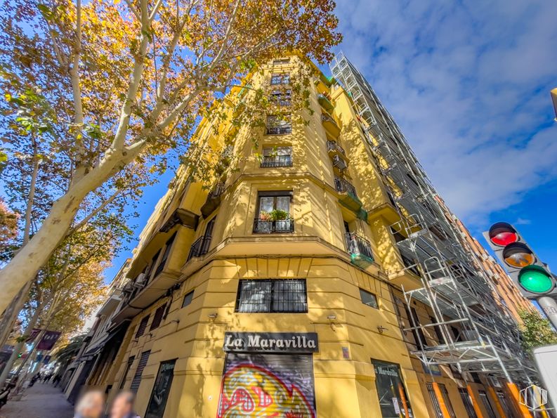 Local en venta en Calle Ríos Rosas, 41, Chamberí, Madrid, 28003 con edificio, semáforo, ventana, cielo, mundo, azul, nube, planta, árbol y bloque de pisos alrededor