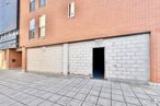 Retail for sale at Avenida Derechos Humanos, Ávila, 05003 with door, window, wall, brick, brickwork, composite material, apartment, metal, building material and concrete around