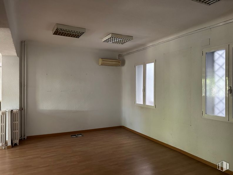 Oficina en alquiler en Calle Ríos Rosas, 36, Chamberí, Madrid, 28003 con ventana, lámpara, accesorio, madera, suelos, interiorismo, hall, suelo, edificio y pared alrededor