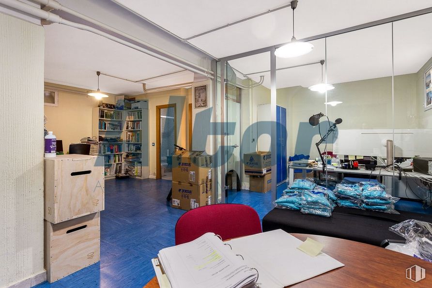 Local en venta en Calle Virgen del Portillo, Ciudad Lineal, Madrid, 28027 con alumbrado, ebanistería, mesa, diseño de interiores, madera, pavimentos, piso, madera, ocio y estante alrededor