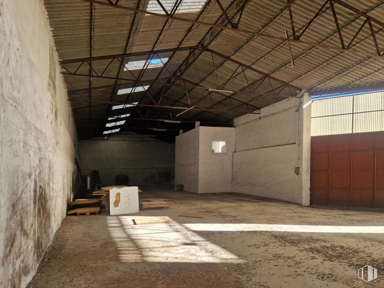 Industrial for sale at Calle Gibraltar Español, Torrijos, Toledo, 45500 with property, wood, shade, floor, flooring, hall, ceiling, tints and shades, concrete and composite material around