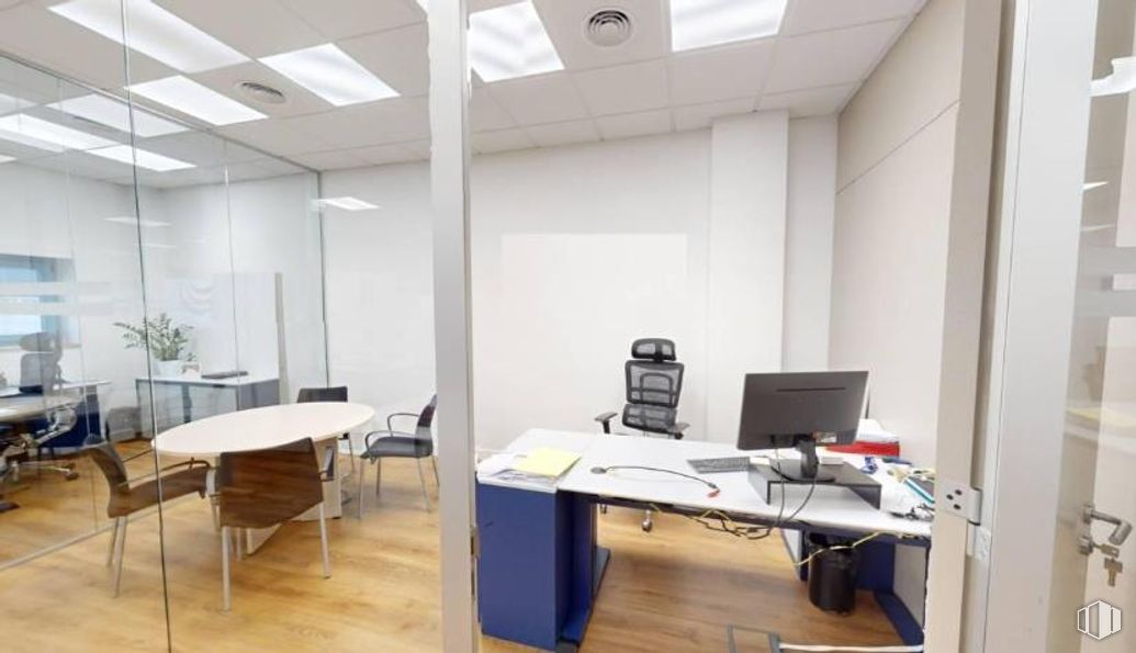 Office for rent at Zona Valverde - Las Tablas, Fuencarral - El Pardo, Madrid, 28050 with desk, computer monitor, chair, furniture, interior design, flooring, ceiling, floor, table and lighting around