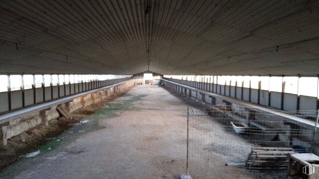 Industrial for rent at Avenida Doctor Fleming, 52, Yuncos, Toledo, 45210 with thoroughfare, bridge, symmetry, composite material, road, concrete, shade, walkway, road surface and metal around