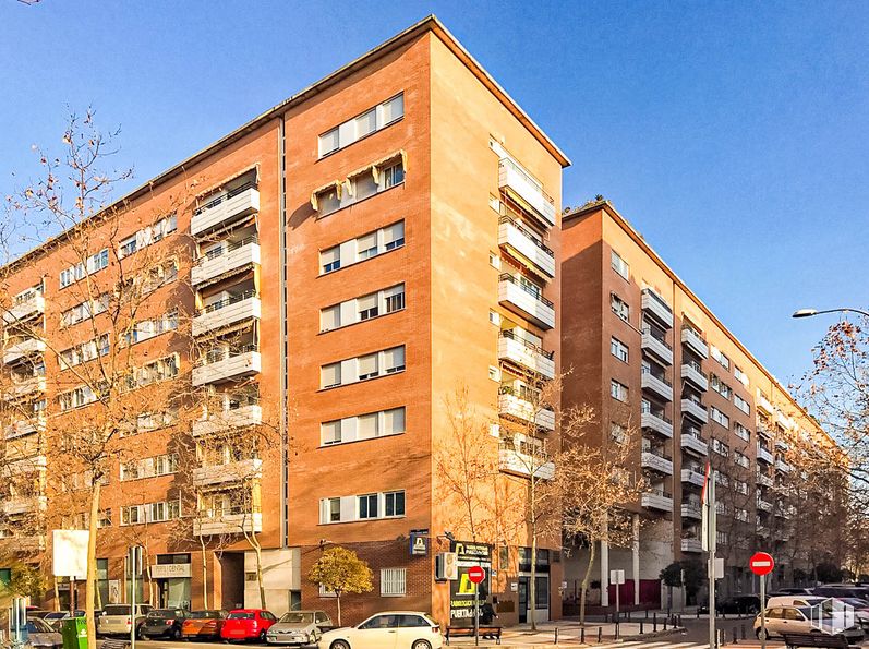 Local en alquiler en Calle Parque Bujaruelo, Alcorcón, Madrid, 28924 con edificio, cielo, rueda, coche, propiedad, ventana, neumático, luz de la calle, bloque de pisos y condominio alrededor