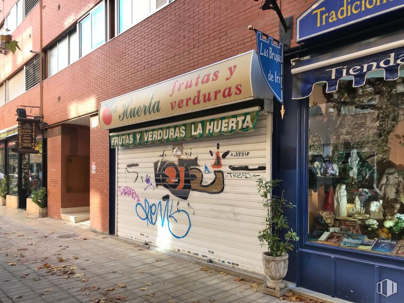 Local en venta en Calle Joan Miró, 2, Pinto, Madrid, 28320 con planta de interior, edificio, ventana, fuente, pared, barrio, planta, fachada, arte y ciudad alrededor