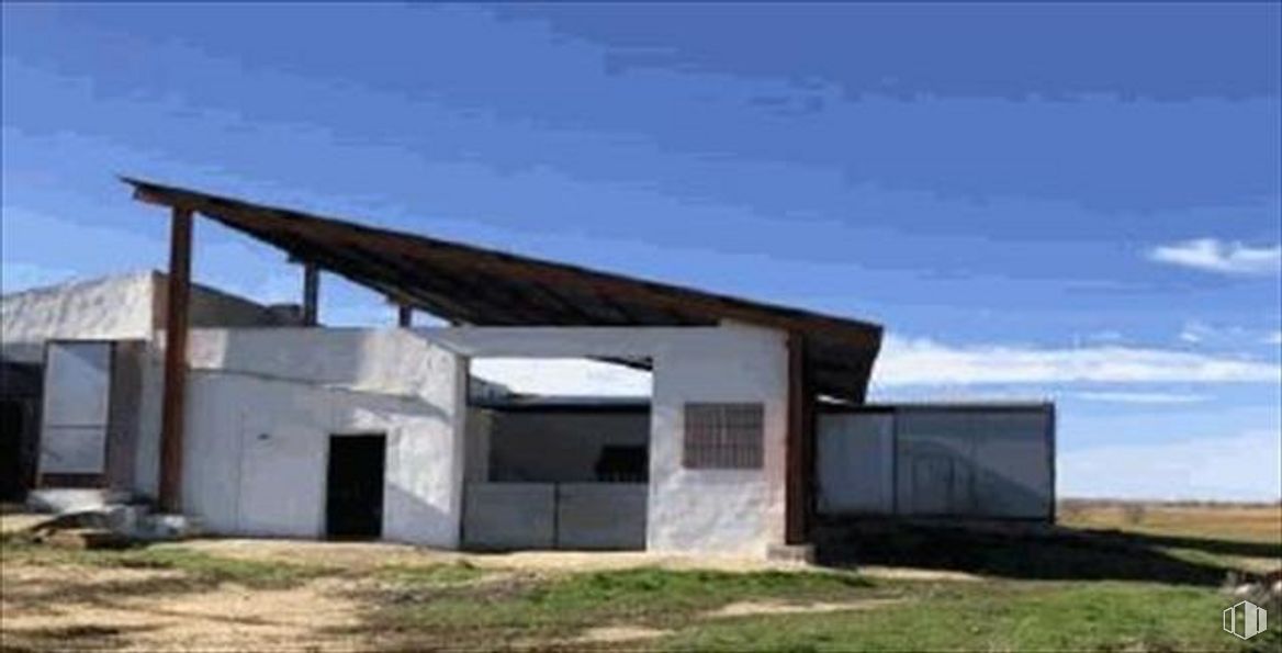 Industrial for sale at Polígono 28, Parcela 13, Los Pocillos, Villamayor de Santiago, Cuenca, 16415 with house, sky, building, fixture, land lot, facade, landscape, composite material, roof and grass around