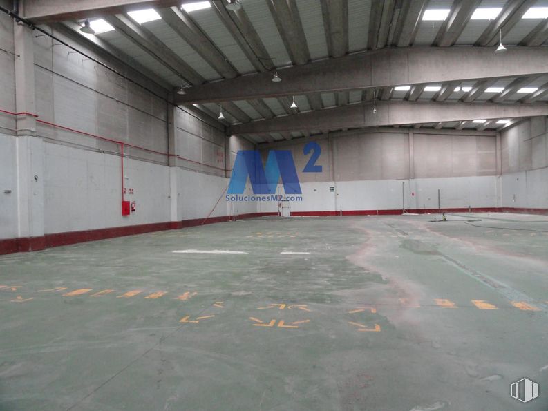 Industrial for rent at Polígono industrial empresarial Andalucía, Pinto, Madrid, 28320 with field house, building, sport venue, asphalt, composite material, concrete, flooring, sports, hall and ceiling around