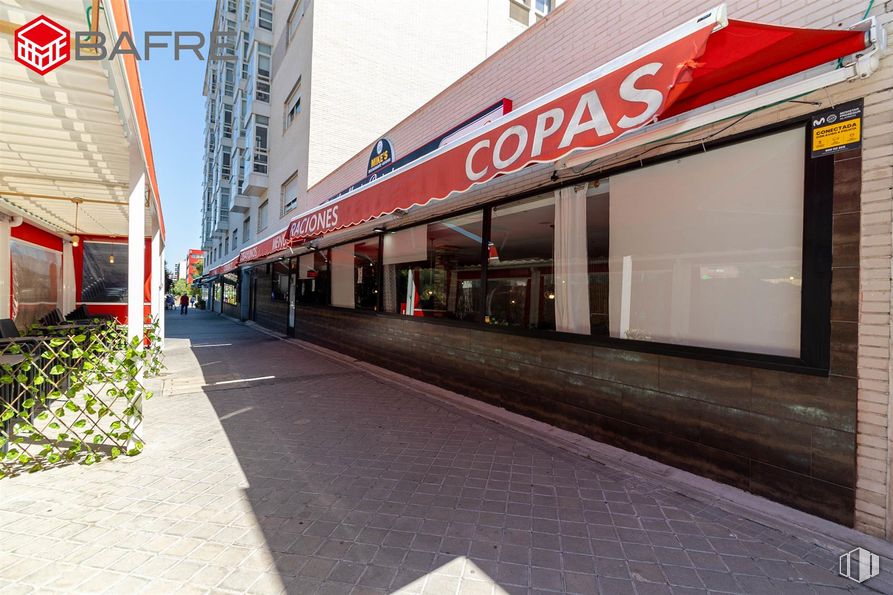 Local en alquiler en Avenida Córdoba, Usera, Madrid, 28026 con edificio, superficie de la carretera, planta, fachada, acera, edificio comercial, asfalto, carretera, ciudad y uso mixto alrededor