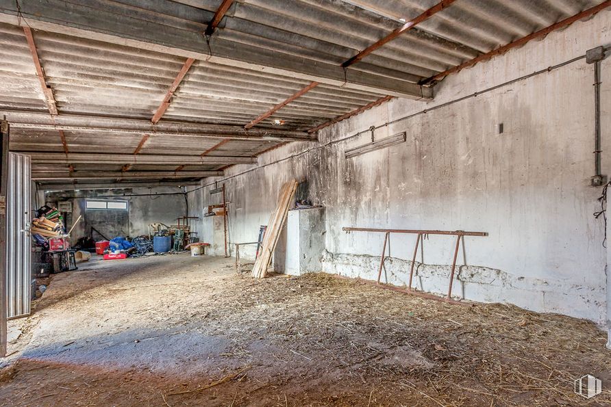 Land for sale at Zona M-542, Cadalso de los Vidrios, Madrid, 28640 with wood, floor, beam, flooring, ceiling, hall, concrete, house, landscape and soil around