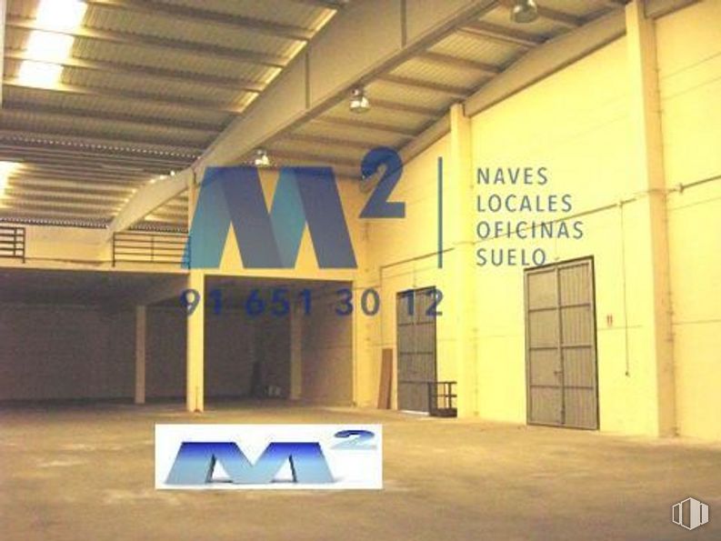 Nave en alquiler en Polígono industrial El Terronal, Fuente el Saz de Jarama, Madrid, 28140 con puerta, edificio, madera, accesorio, gas, suelos, tintes y matices, fuente, aparcamiento y señalización alrededor