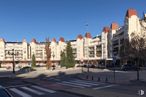 Local en venta en Plaza Alegría, Arganda del Rey, Madrid, 28500 con coche, cielo, propiedad, edificio, ventana, luz de la calle, árbol, superficie de la carretera, condominio y diseño urbano alrededor