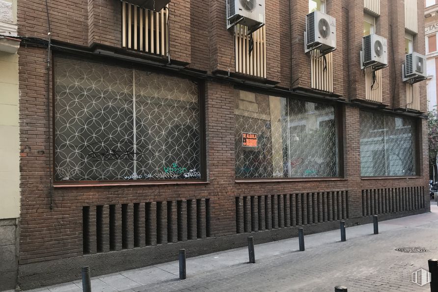 Local en alquiler en Calle Valverde, Centro, Madrid, 28004 con edificio, ventana, madera, superficie de la carretera, albañilería, ladrillo, barrio, propiedad material, fachada y diseño urbano alrededor