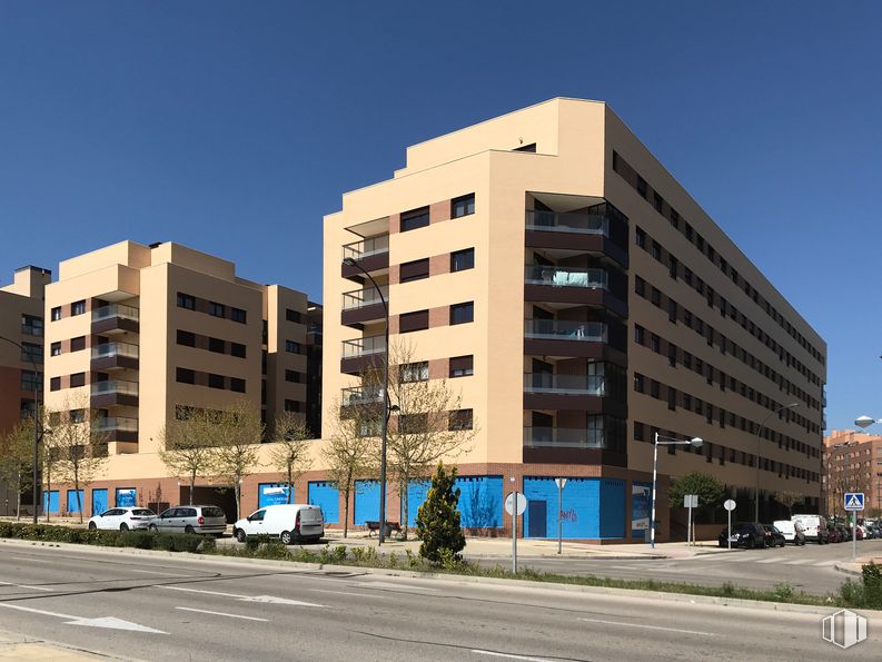 Local en venta en Avenida de la Paz, 2, Getafe, Madrid, 28907 con edificio, alumbrado, cielo, ventana, luz de la calle, casa, bloque de torre, diseño urbano, barrio y área residencial alrededor