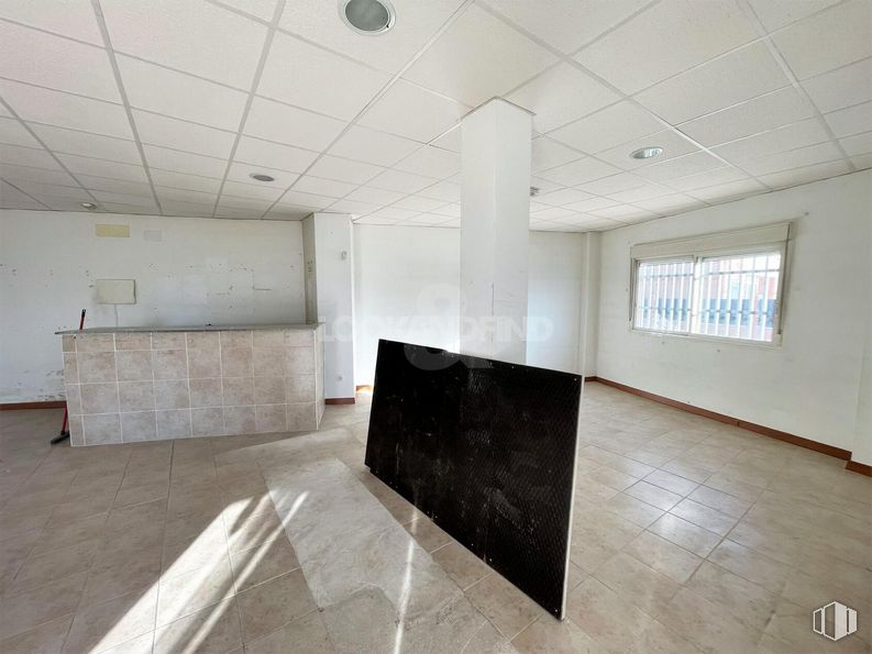 Local en venta en Avenida Circunvalación, Daganzo de Arriba, Madrid, 28814 con ventana, edificio, madera, pasillo, diseño de interiores, accesorio, gris, piso, suelo y pared alrededor