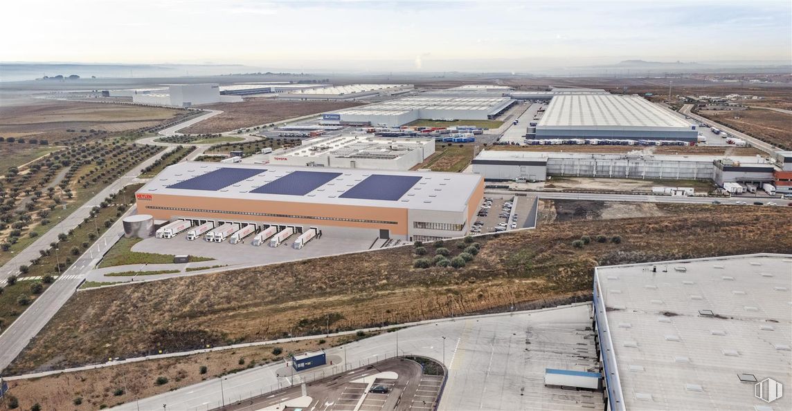 Nave en alquiler en Plataforma Logística Central, Illescas, Toledo, 45200 con cielo, nube, diseño urbano, paisaje, viajes en avión, tejado, edificio, ciudad, pendiente y material compuesto alrededor