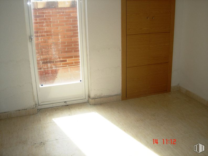 Local en alquiler y venta en Calle Madrid, 15, Torres de la Alameda, Madrid, 28813 con persiana de la ventana, ebanistería, accesorio, madera, suelo, piso, puerta, madera, tintes y matices y puerta de casa alrededor