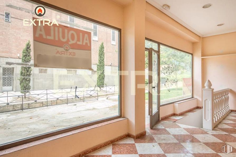 Retail for sale & for rent at Plaza San Amaro, Tetuán, Madrid, 28020 with window, property, wood, building, interior design, wall, flooring, shade, real estate and plant around