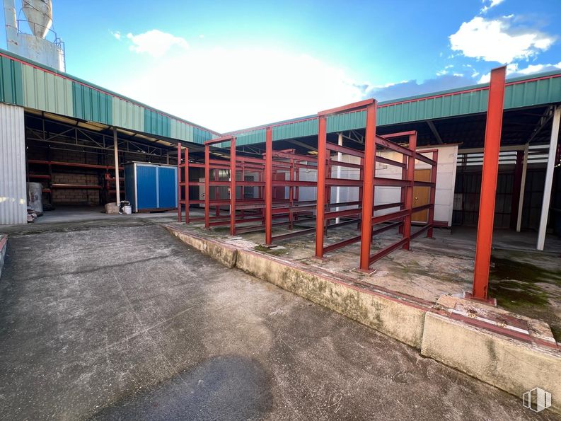 Industrial for sale at Zona Avenida Madrid, Arganda del Rey, Madrid, 28500 with floor, composite material, metal, building material, steel, beam and daylighting around