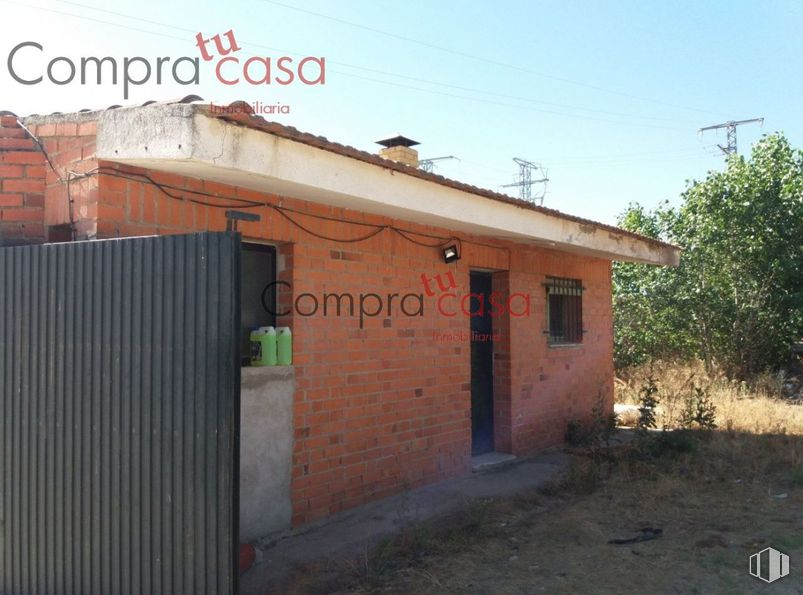 Land for sale at Zona industrial Nieva, Nieva, Segovia, 40447 with sky, plant, window, wood, fixture, tree, gas, landscape, facade and brick around